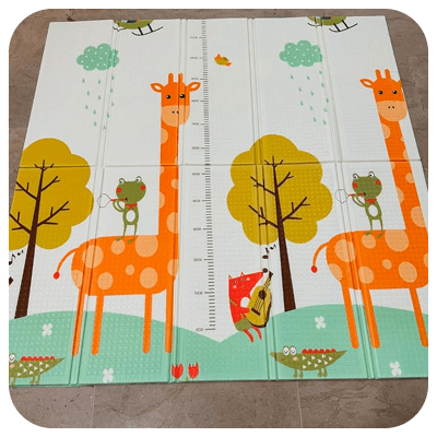 Giraffe play mat with a height ruler